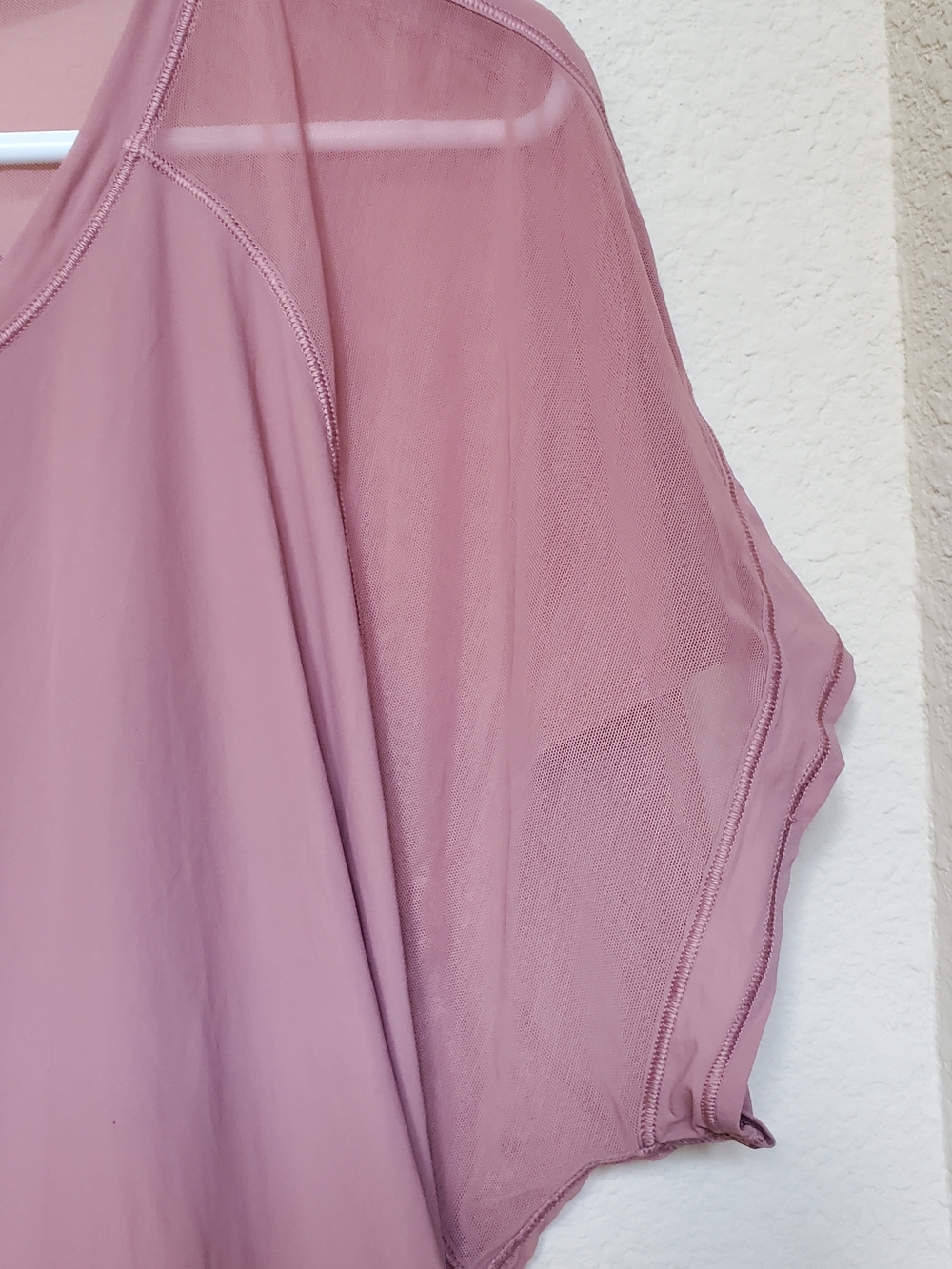 lululemon athletica Short Sleeve Tie-Hem Top in Dusty Rose.  Size 4 - Picture 3 of 5